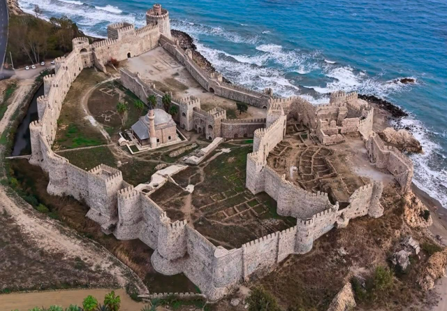 Anamur'a yolu düşen herkesin mutlaka görmesi gereken bu tarihi miras, hem doğa ile iç içe bir keşif hem de geçmişin izlerini sürme fırsatı sunuyor.